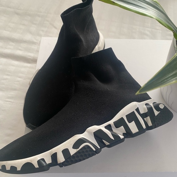 AUTHENTIC Balenciaga speed graffiti Trainers - Picture 6 of 12